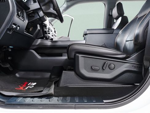 Used 2025 Ford F250 Lariat w/ Black Appearance Package image 28