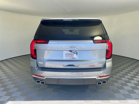 Used 2025 GMC Yukon XL Denali AWD/4WD image 4