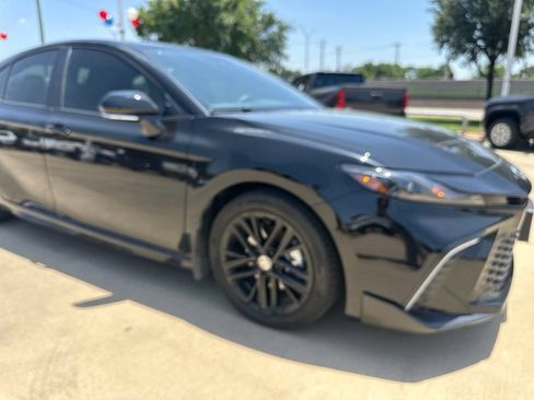 Used 2025 Toyota Camry SE w/ Convenience Package FWD image 14