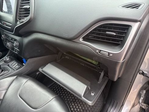 Used 2019 Jeep Cherokee Latitude Plus w/ Cold Weather Group image 58