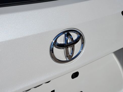 Used 2025 Toyota Highlander Platinum image 12