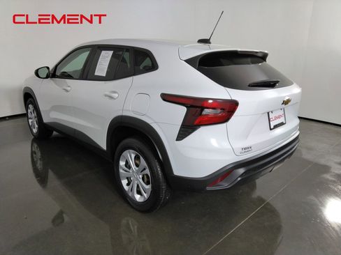 Used 2024 Chevrolet Trax LS FWD image 3