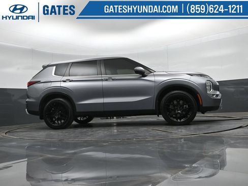 Used 2022 Mitsubishi Outlander SE AWD/4WD image 41