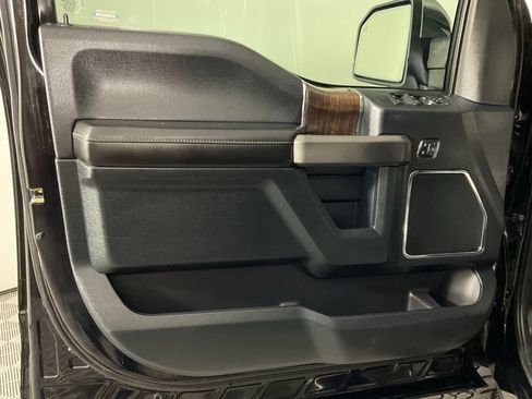 Used 2017 Ford F150 Platinum w/ Equipment Group 701A Luxury AWD/4WD image 12
