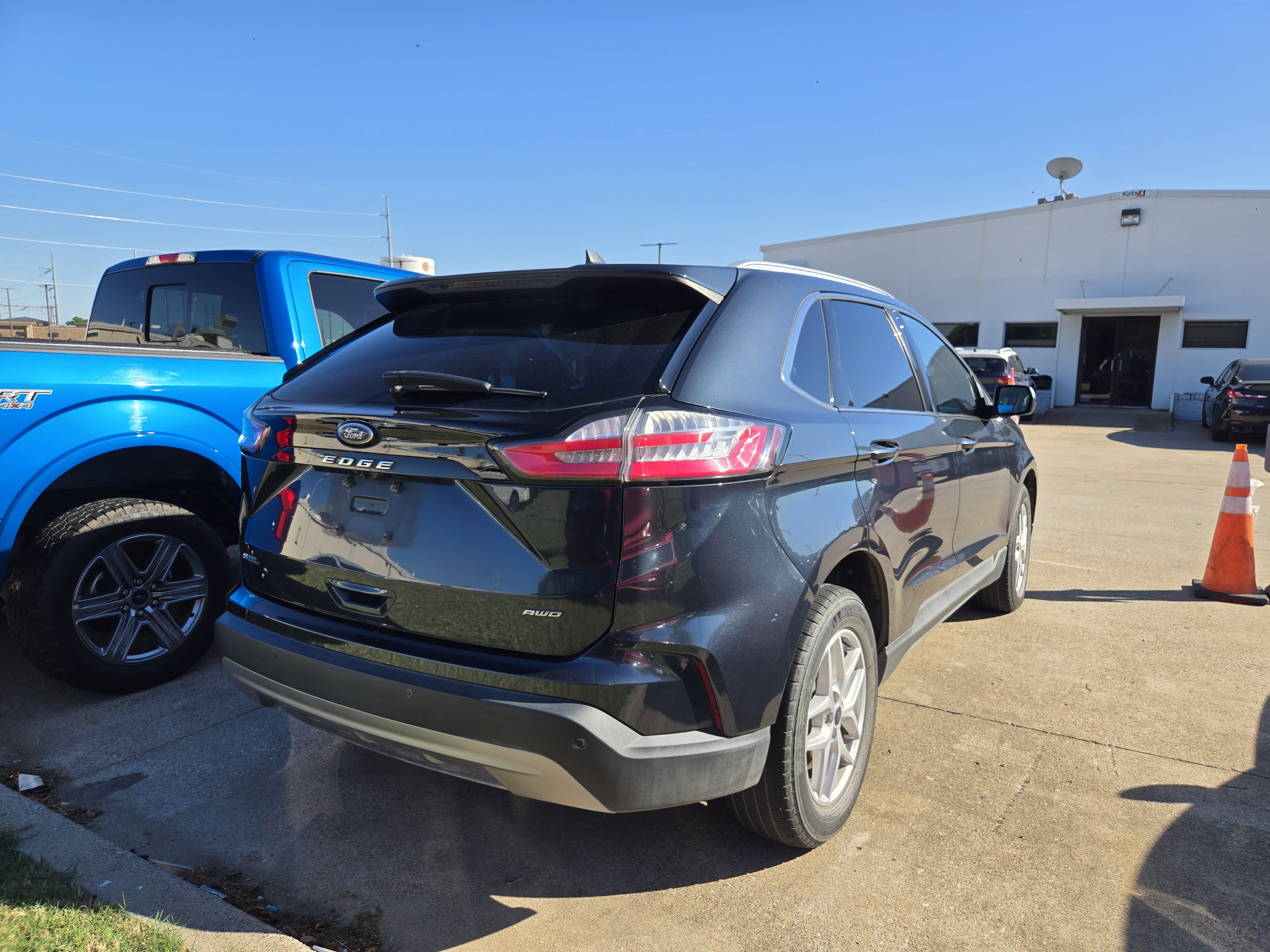 Used 2022 Ford Edge SEL w/ Convenience Package AWD/4WD image 4