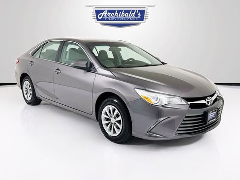 Used 2017 Toyota Camry LE image 1