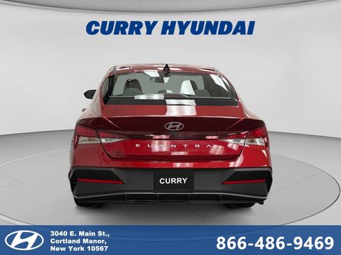 Certified 2025 Hyundai Elantra SE FWD image 4