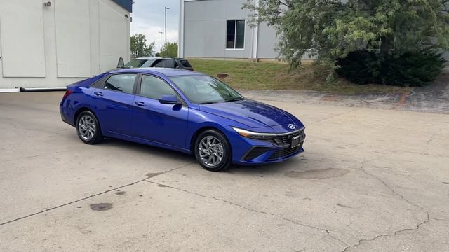 Used 2024 Hyundai Elantra SEL FWD image 2