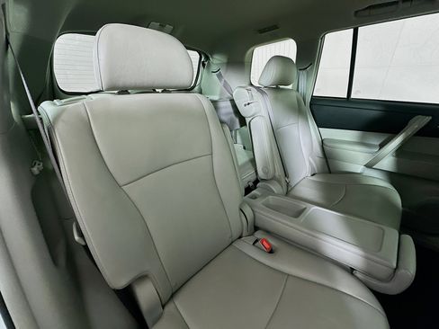 Used 2012 Toyota Highlander SE w/ Tow Pkg image 27