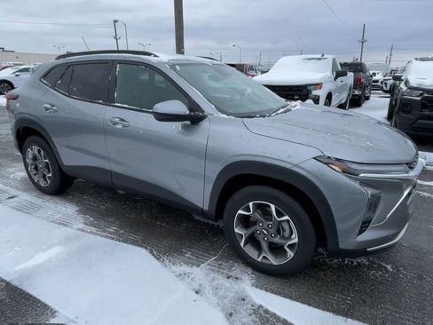 New 2026 Chevrolet Trax LT w/ Sunroof Package image 3