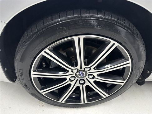 Used 2018 Volvo S60 T5 Inscription Platinum FWD image 15