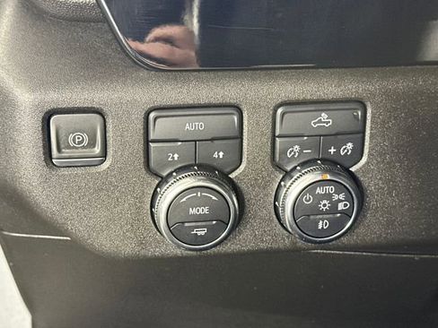 Used 2023 GMC Sierra 1500 Elevation w/ LPO, Elevation Black Package image 19