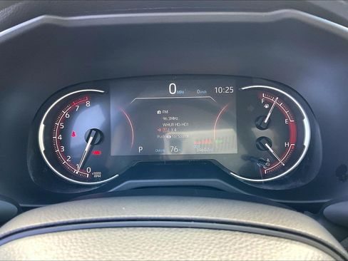 Used 2025 Toyota RAV4 XLE AWD/4WD image 25