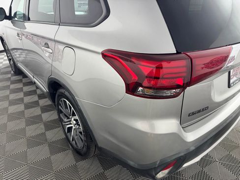 Used 2018 Mitsubishi Outlander ES image 24