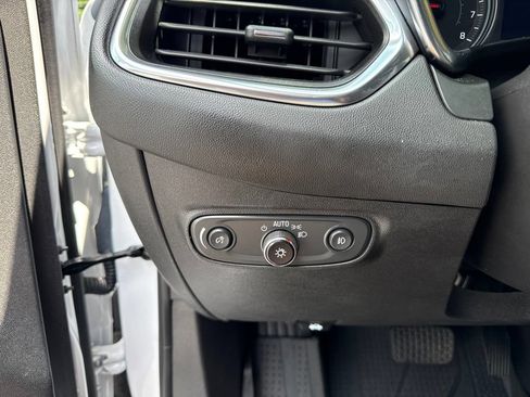 Used 2023 Chevrolet Equinox Premier FWD image 12