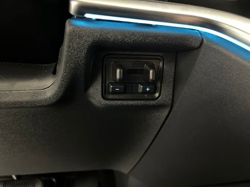 Used 2025 Ford Expedition Platinum image 68