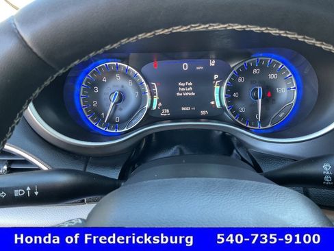 Used 2024 Chrysler Pacifica Touring-L FWD image 38
