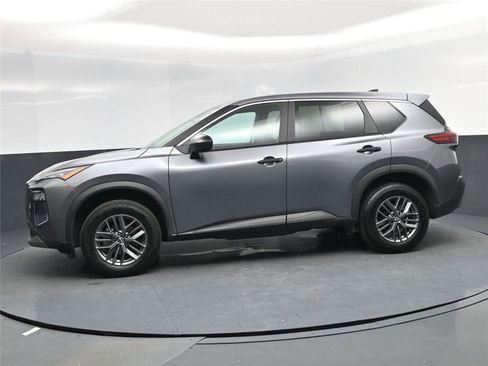 Used 2023 Nissan Rogue S image 3