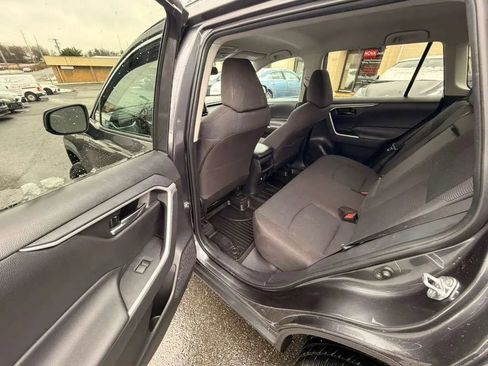 Used 2020 Toyota RAV4 LE image 11