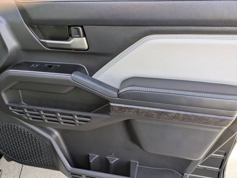 Used 2025 Toyota Tacoma Limited image 34