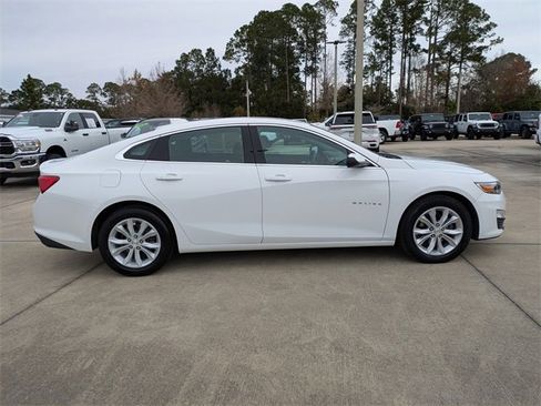 Used 2025 Chevrolet Malibu LT image 3