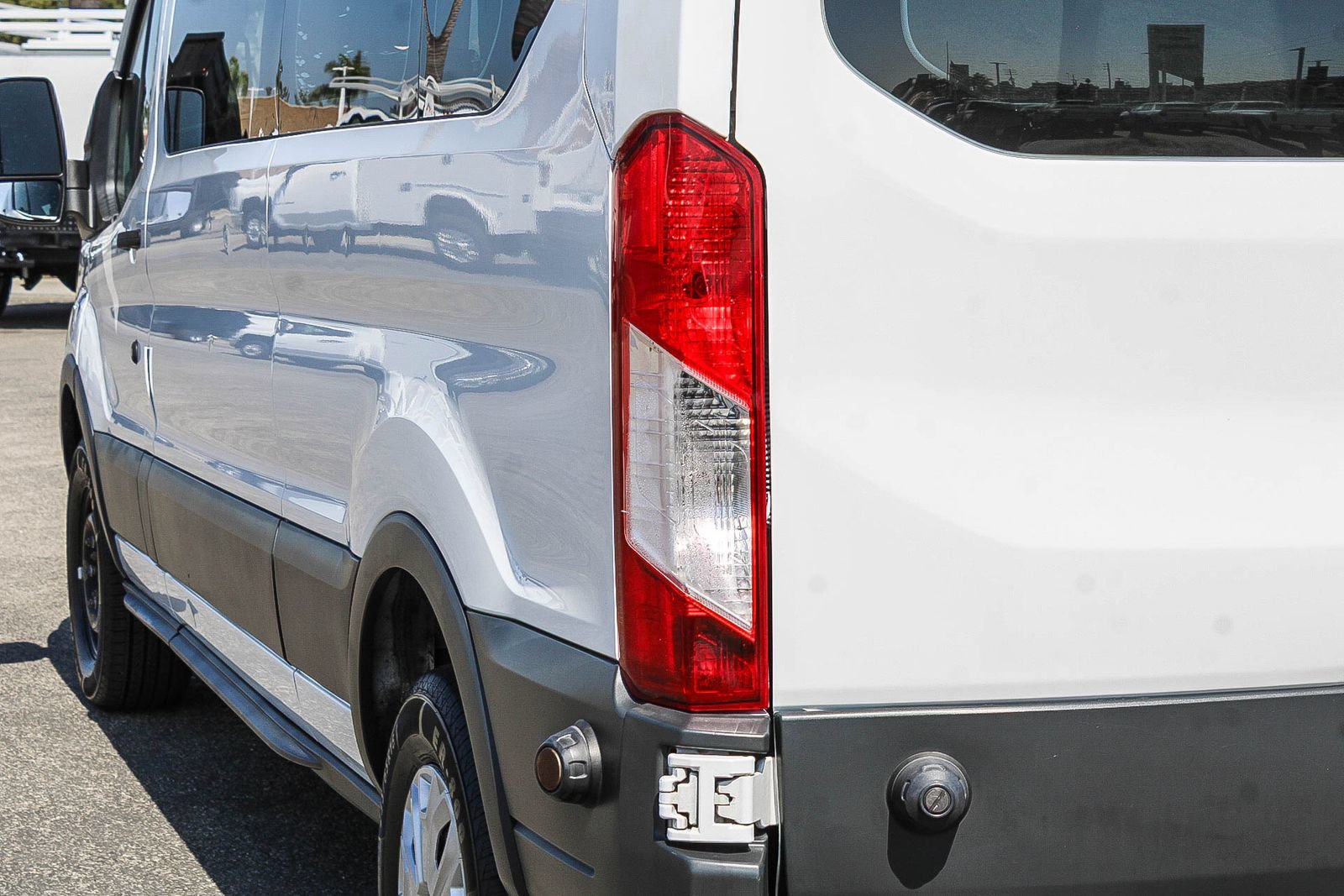 Used 2018 Ford Transit 350 XLT RWD image 7