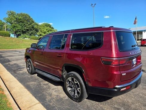 Used 2024 Jeep Wagoneer Series III AWD/4WD image 5