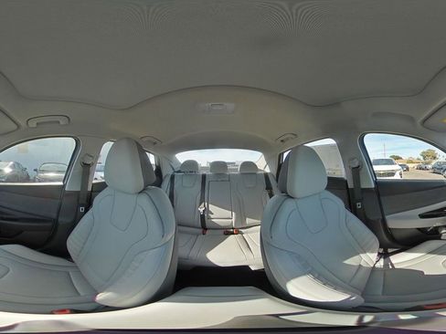 Used 2025 Hyundai Elantra Limited image 43