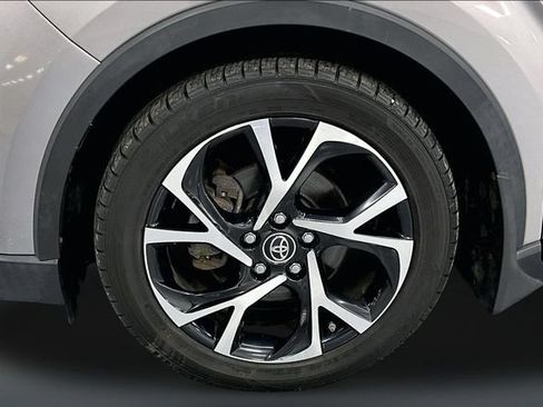 Used 2018 Toyota C-HR XLE FWD image 28