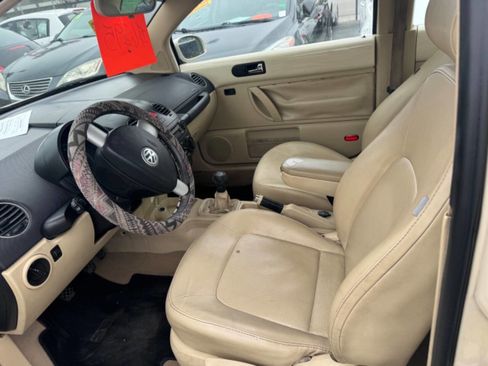 Used 2009 Volkswagen Beetle S image 8