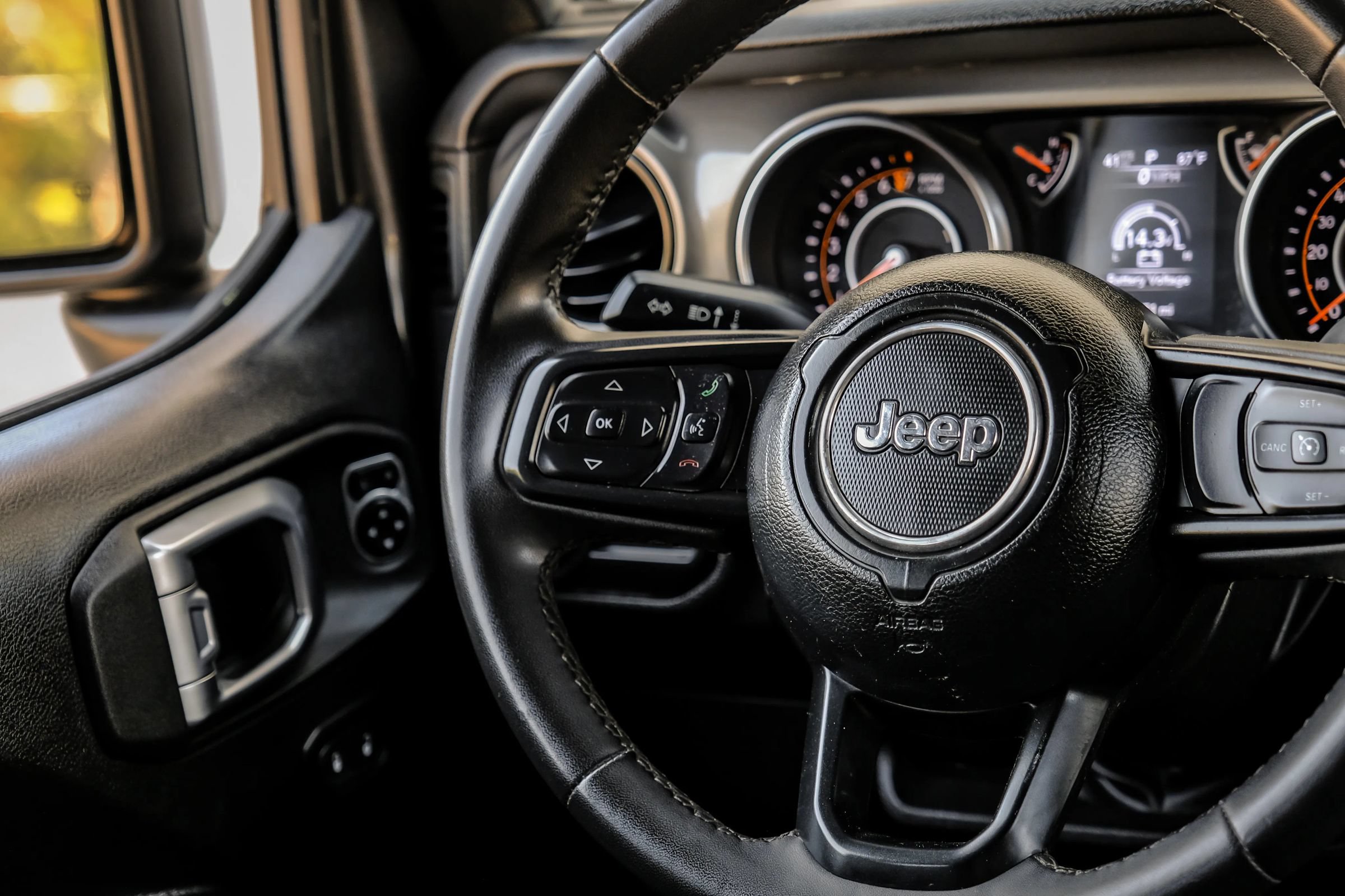 Used 2023 Jeep Gladiator Sport AWD/4WD image 24