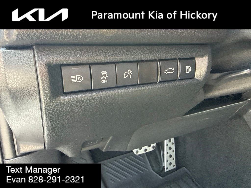Used 2025 Toyota Camry SE FWD image 18