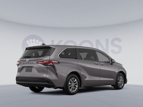 Used 2022 Toyota Sienna LE w/ LE Plus Package AWD/4WD image 4