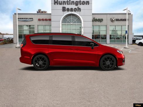 New 2026 Chrysler Pacifica Limited w/ S Appearance Package image 9