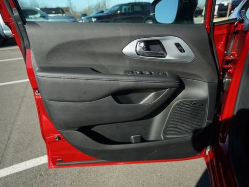 New 2026 Chrysler Pacifica Limited w/ Uconnect Theater Family Group image 14