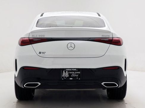 Used 2025 Mercedes-Benz GLC 300 4MATIC image 9