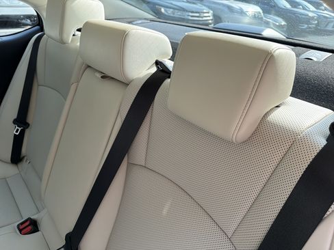 Used 2025 Lexus ES 350 w/ Premium Package FWD image 30
