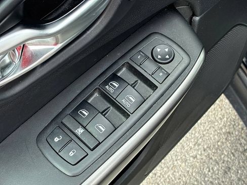 Used 2019 Jeep Cherokee Limited AWD/4WD image 23