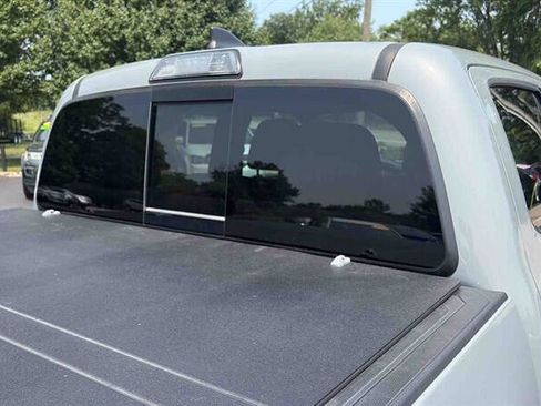 Used 2019 Toyota Tacoma TRD Sport AWD/4WD image 11
