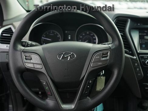 Used 2017 Hyundai Santa Fe SE image 11