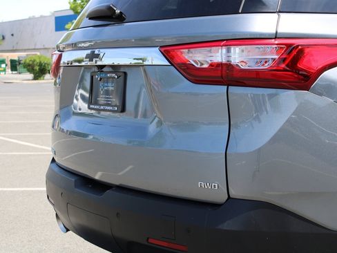 Used 2020 Chevrolet Traverse LT w/ Driver Confidence II Package AWD/4WD image 9