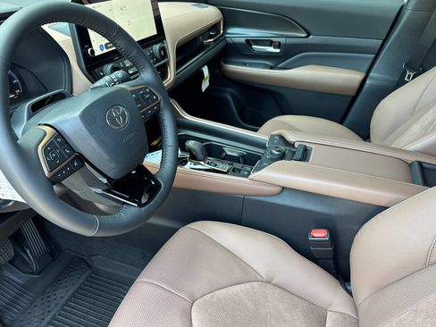 Certified 2026 Toyota Grand Highlander AWD Hybrid image 11
