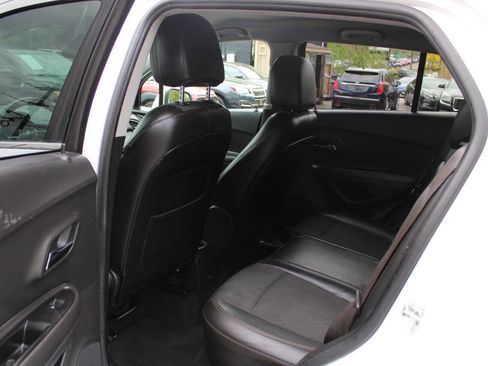 Used 2019 Chevrolet Trax LT w/ LT Convenience Package AWD/4WD image 24