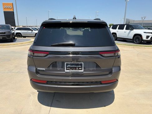 Used 2024 Jeep Grand Cherokee Altitude AWD/4WD image 4