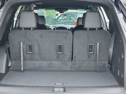 Used 2023 Chevrolet Traverse LT w/ LPO, Floor Liner Package FWD image 23