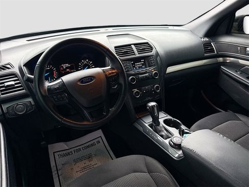 Used 2018 Ford Explorer XLT image 23