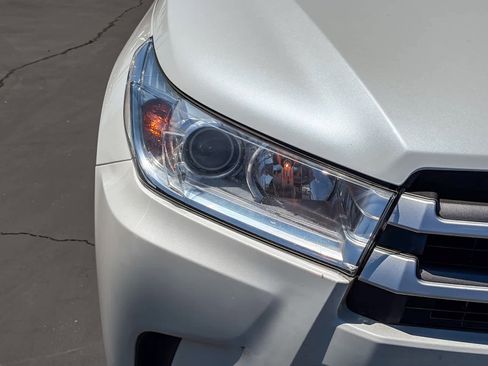 Used 2017 Toyota Highlander XLE AWD/4WD image 7