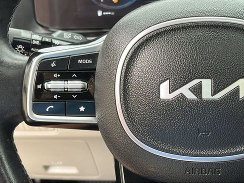 Used 2024 Kia Carnival SX Prestige FWD image 12