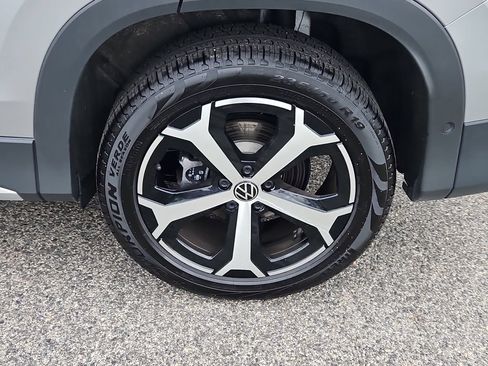 Certified 2026 Volkswagen Tiguan SE AWD/4WD image 8