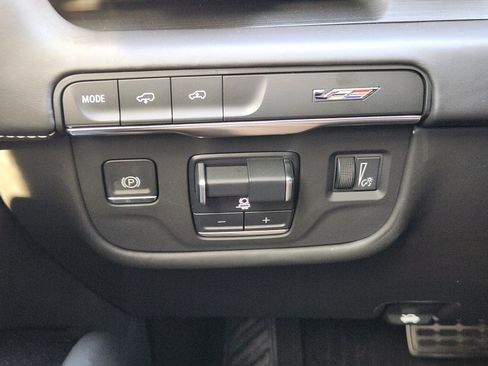 Certified 2023 Cadillac Escalade ESV V AWD/4WD image 21